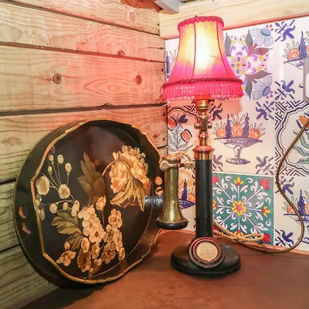 Under The Oak Tree Shepherd's Hut