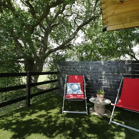 Under The Oak Tree Shepherd's Hut * Bristol