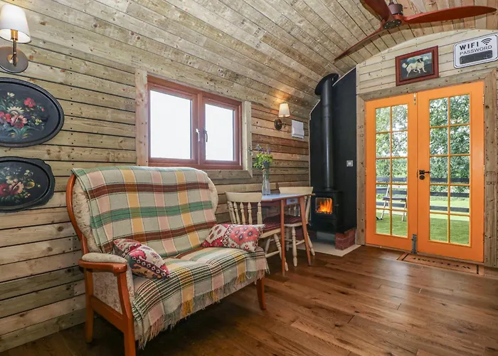 Under The Oak Tree Shepherd's Hut * Bristol