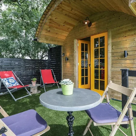 Under The Oak Tree Shepherd's Hut Casa vacanze Bristol