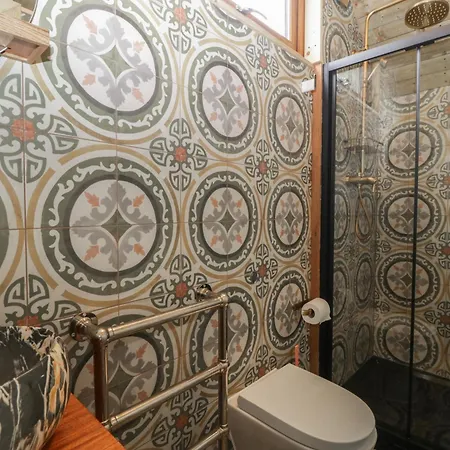 Under The Oak Tree * Bristol