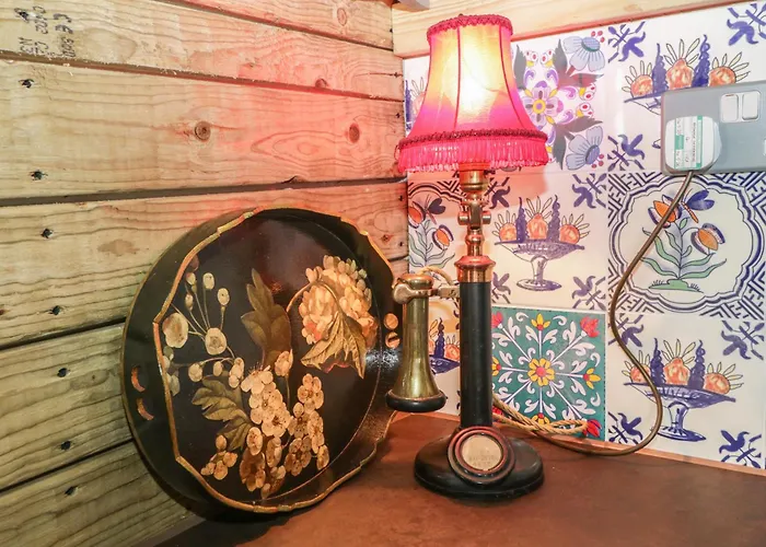 Under The Oak Tree Shepherd's Hut